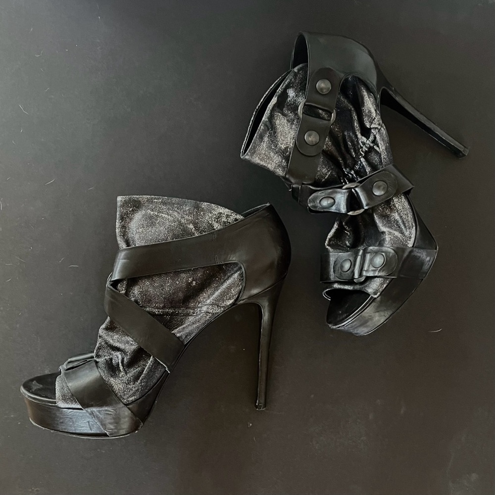 Black Leather Metallic Platform Heels - Vintage Vera Wang